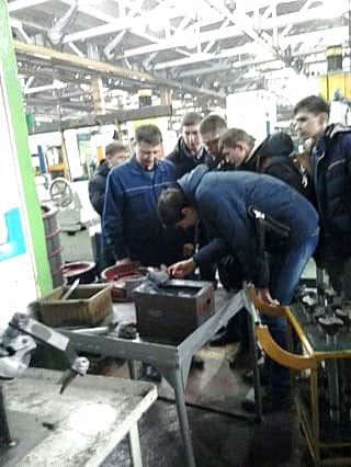 Для студентов Канашского транспортно-энергетического техникума организована экскурсия на завод ОАО "КААЗ".