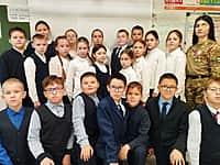 В 4Б классе школы №3 в Канаше прошла встреча с участницей СВО, выпускницей школы (фото №6).