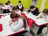 В 4-Б классе школы №3 в Канаше прошла встреча с участницей СВО, выпускницей школы (фото №4).