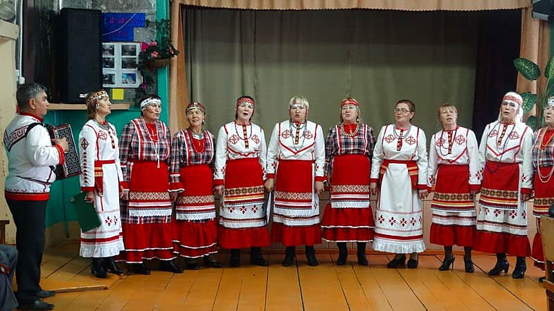 В связи с наступлением праздника Дня пожилых людей, работники Сиделевского СДК провели поздравительную концертную программу за круглым столом с самоваром "День мудрых людей".