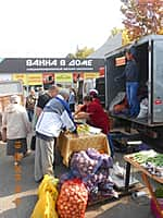 Свыше 43 тонн сельскохозяйственной продукции удалось реализовать в Чебоксарах в рамках месячника "Дары осени-2015" (фото №7).