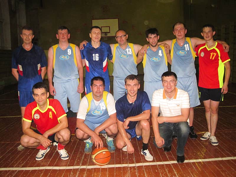 В товарищеском баскетбольном матче на площадке сошлись представители ООО "Аурат-СВ" и Межрайонной ИФНС России №4.