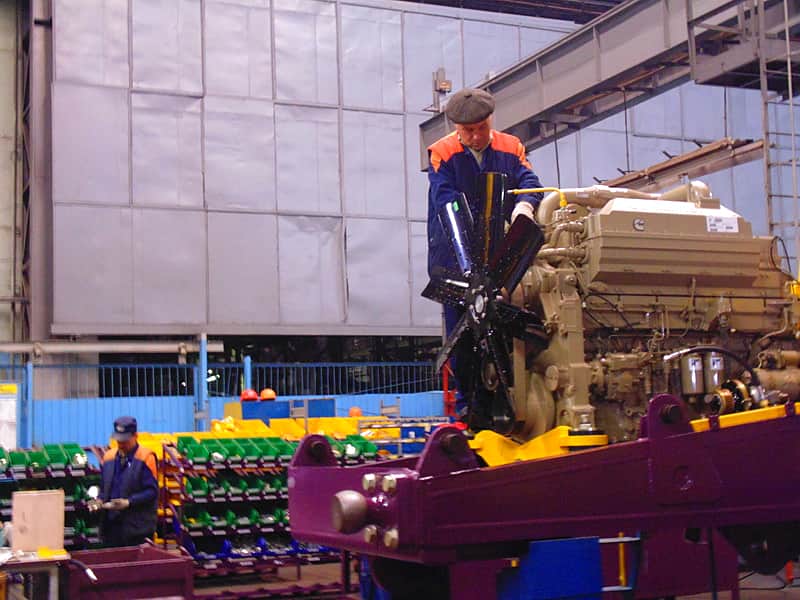 Тракторные заводы отдадут в частные руки.