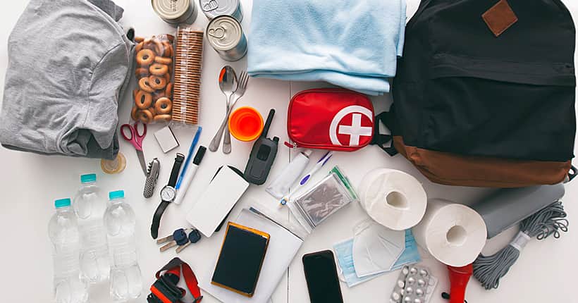 МЧС призвало граждан РФ заранее собрать "тревожный чемоданчик".