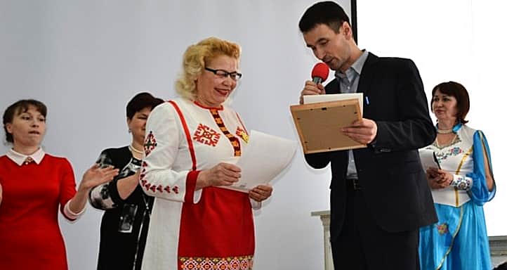 Участие в районном конкурсе "Восславим женщину, чьё имя мама!".