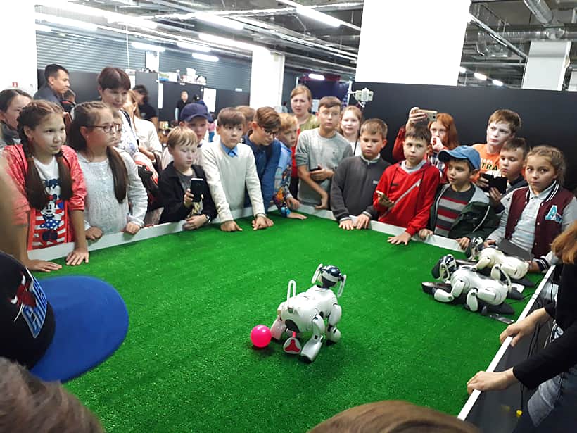 Ученики средней школы №6 города Канаш посетили интерактивную выставку в «Городе Роботов».