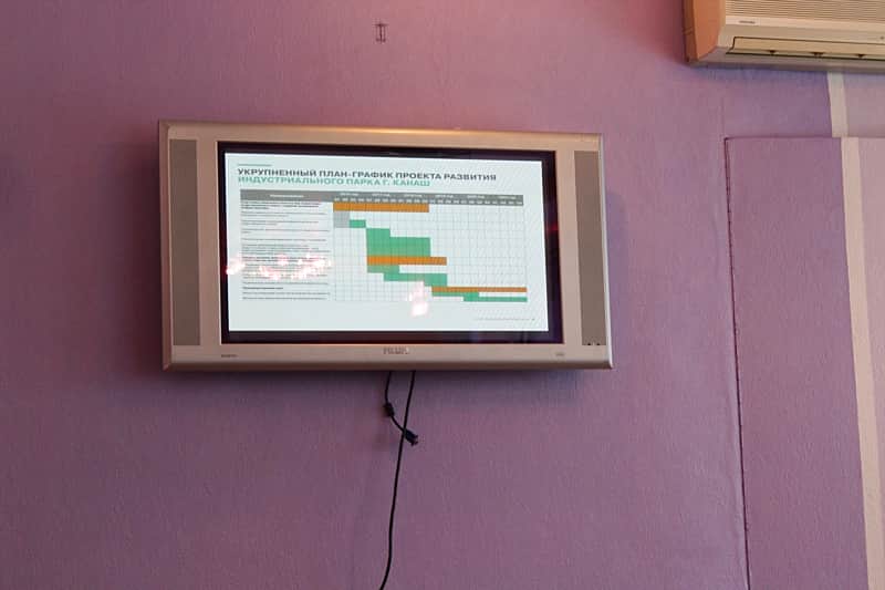 Учредителям компании «Девелей» глава администрации г. Канаш В.Софронов презентовал проект развития моногорода Канаш.