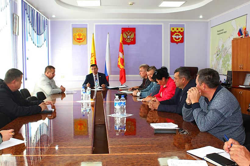 Глава города Канаш Виталий Михайлов провел рабочее совещание с руководителями управляющих компаний и ресурсоснабжающих предприятий.