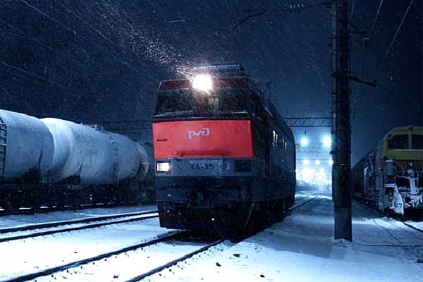 В Урмарском районе поезд насмерть задавил 19-летнюю девушку.