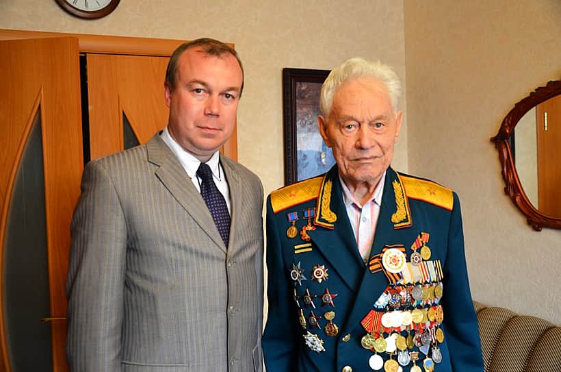 Уважение к нашему земляку, генерал-майору Виктору Михайлову не теряется с годами.