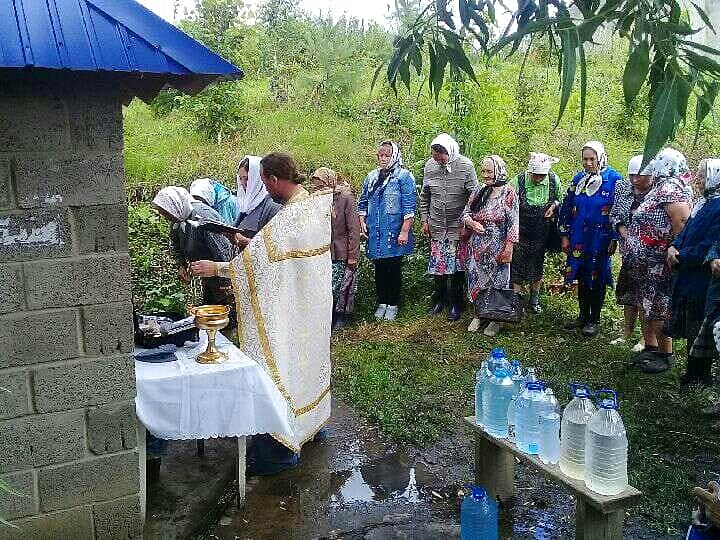 Водосвятный молебен на святом источнике д.Мокры.