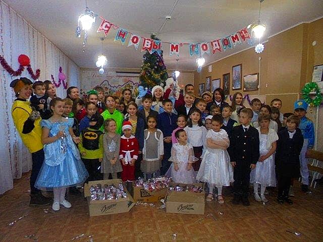 Волонтеры Канашского педколледжа и коллектив Канашского межрайонного следственного отдела поздравили воспитанников Канашского КЦСОН с новогодними праздниками.