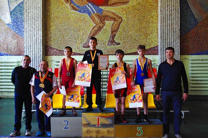 Воспитанники секций вольной борьбы г. Канаша - победители открытого турнира по вольной борьбе среди юношей на призы Ю.А. Алексеева.