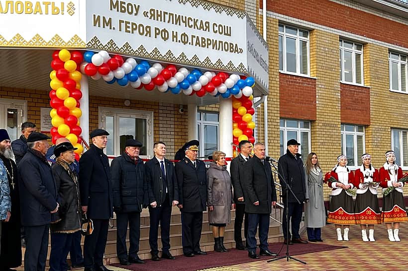 В Канашском районе состоялось торжественное открытие Янгличской школы.