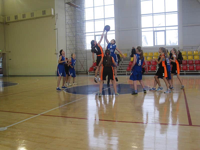 Юные баскетболистки города Канаша удерживают высокие позиции первенства Чувашской Республики по баскетболу.