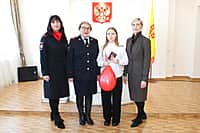 Торжественное вручение паспортов граждан РФ прошло в Канашском отделе ЗАГС (фото №2).