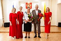 В отделе ЗАГС Канашского МО прошла торжественная церемония чествования золотого юбилея супругов Павловых (фото №3).