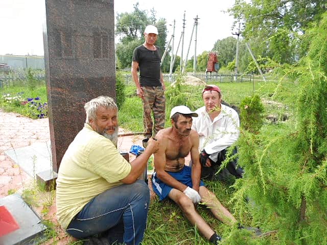 Заливка фундамента на месте будущей часовни в д. Асхва.