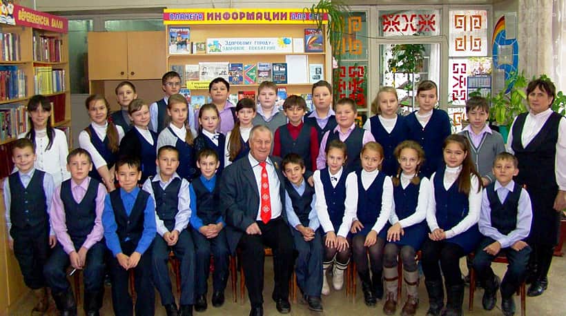 Заслуженный мастер спорта международной конфедерации мастеров гиревого спорта В.А. Понихидкин встретился со школьниками г. Канаш.