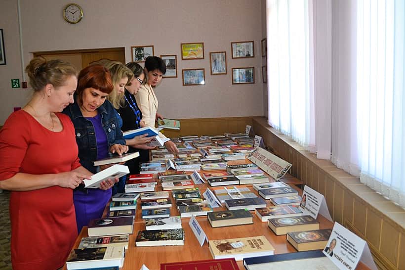 Заведующие филиалами и ведущие специалисты ЦБС г. Канаш собрались на час информации "Литература – копилка культуры и мудрости".