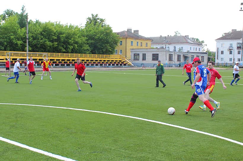 Завершились работы по строительству футбольного поля с искусственным покрытием на стадионе «Локомотив».