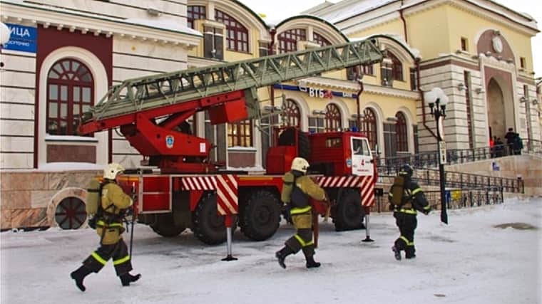 На железнодорожном вокзале Чебоксар прошли учения спасателей.