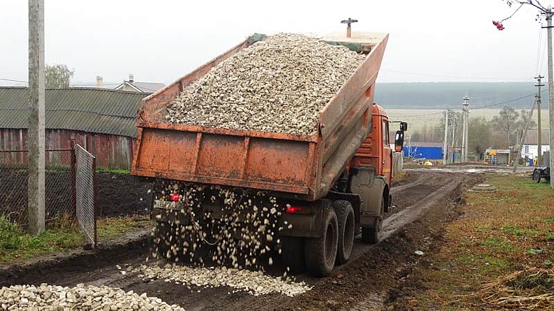 Жить в селе или в городе каждый человек определяет для себя индивидуально.