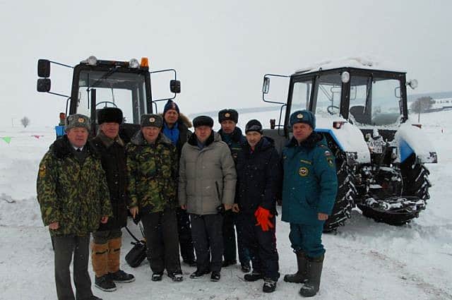 Жители Канаша - победители соревнования по авто-тракторным гонкам "Шоркистринская зима-2016".