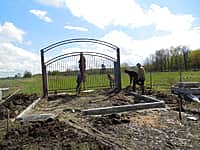 Жители села Ямашево благоустраивают кладбище (фото №3).