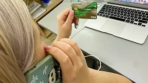 Жительница Канаша украла 500 тысяч узнакомой и перевела их мошенникам.