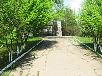 Братская могила 11 борцов за укрепление Советской власти, погибших во время кулацко-эсерского мятежа 1921 года. 15 мая 2015 (пт).