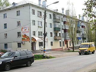 ул. Чкалова, 17 (г. Канаш) -​ многоквартирный жилой дом.