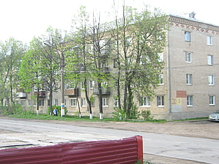 ул. Фрунзе, 1 (г. Канаш) -​ многоквартирный жилой дом.
