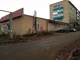 ул. Фрунзе, 15к1 (г. Канаш) -​ административно-бытовое здание.