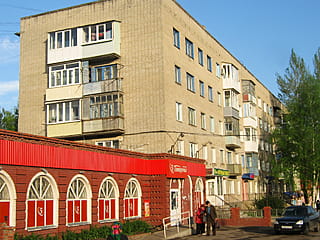 ул. Фрунзе, 15 (г. Канаш) -​ многоквартирный жилой дом.