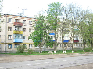 ул. Фрунзе, 5 (г. Канаш) -​ многоквартирный жилой дом.
