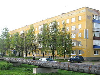 ул. Фрунзе, 9 (г. Канаш) -​ многоквартирный жилой дом.