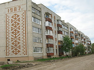 ул. Ильича, 5 (г. Канаш) -​ многоквартирный жилой дом.