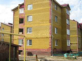 пр‑д Комсомолький, 4 (г. Канаш) -​ многоквартирный жилой дом.