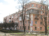 Мемориальная доска, посвящённая поэту Малышеву Юрию Александровичу. 04 мая 2015 (пн).