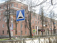 Мемориальная доска, посвящённая поэту Малышеву Юрию Александровичу. 04 мая 2015 (пн).