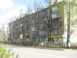 пр‑т Ленина, 6 = ул. Московская, 18 (г. Канаш) -​ многоквартирный жилой дом.
