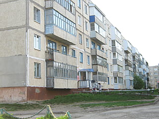 ул. Машиностроителей, 9 (г. Канаш) -​ многоквартирный жилой дом.