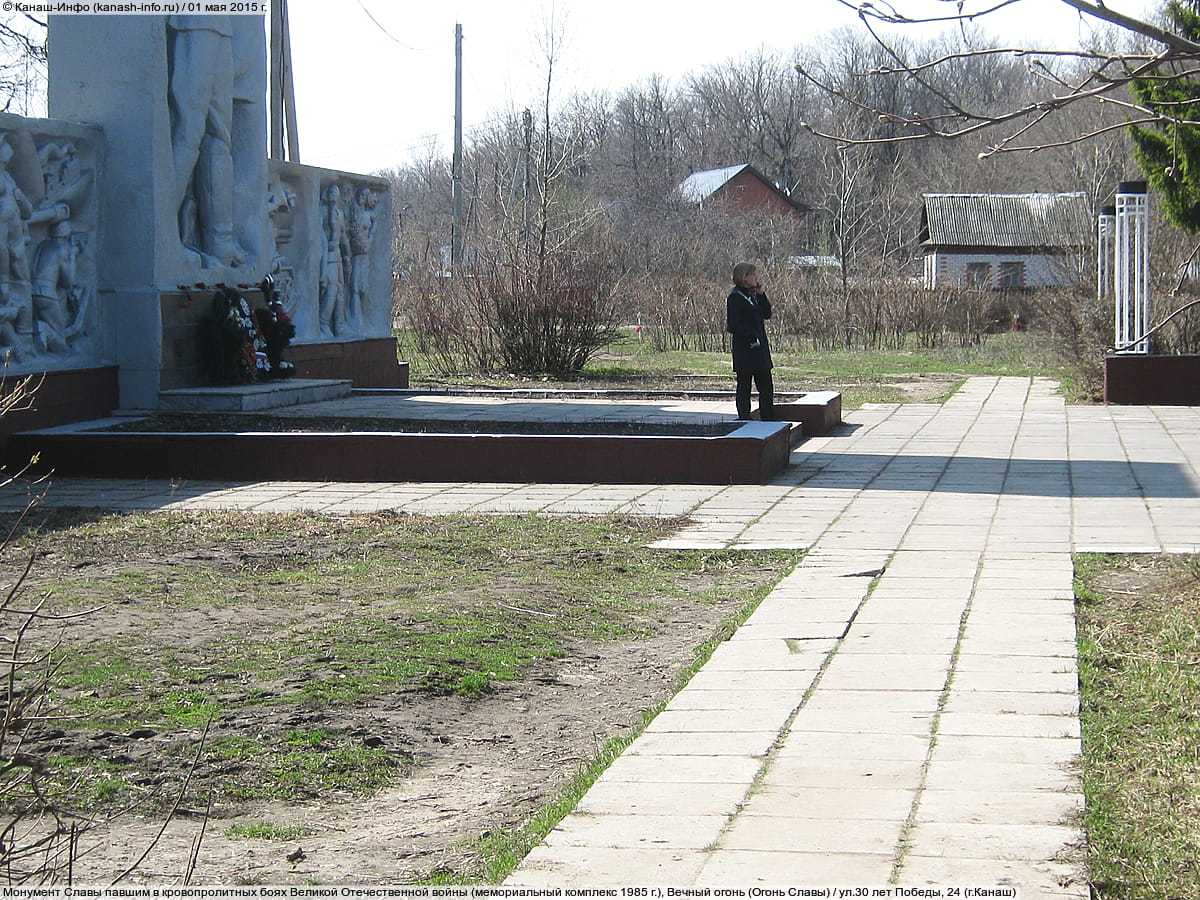 Со стороны м-на "Планета". 01 мая 2015 (пт).