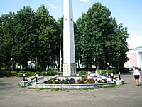 Сквер воинов-вагоноремонтников, павших в годы Великой Отечественной войны. 29 июля 2014 (вт).