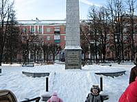 Обелиск Славы воинам-вагоноремонтникам, павшим в годы Великой Отечественной войны. 25 декабря 2013 (ср).