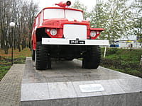 Памятник пожарному автомобилю АЦ-40(375)Н. 15 октября 2015 (чт).
