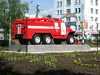 Памятник пожарному автомобилю АЦ-40(375)Н. 10 августа 2015 (пн).