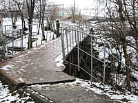 Пешеходный мост через ручей. 05 апреля 2014 (сб).