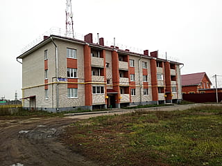 ул. Придорожная, 13 (д. Малые Бикшихи) -​ индивидуальный жилой дом с участком.